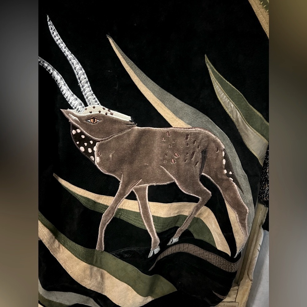 Szato Womens Medium Rare Vintage Antelope Wildlife Safari Theme Textured Sweater - Picture 7 of 11